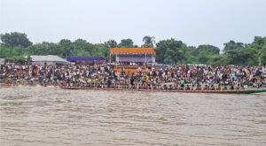 04 19 গড়াইয়ে ৪ বছর পর নৌকাবাইচ:উৎসবে মাতল কুষ্টিয়া
