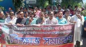 কুষ্টিয়ায় আসামিদের জামিনের প্রতিবাদে আদালত ঘেরাও 04 22 কুষ্টিয়ায় আসামিদের জামিনের প্রতিবাদে আদালত ঘেরাও