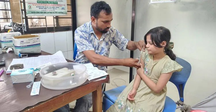 জলাতঙ্কের টিকা নিয়েছেন সাড়ে ১২ হাজারের বেশি মানুষ 2 জলাতঙ্কের টিকা নিয়েছেন সাড়ে ১২ হাজারের বেশি মানুষ 04 29 জলাতঙ্কের টিকা নিয়েছেন সাড়ে ১২ হাজারের বেশি মানুষ