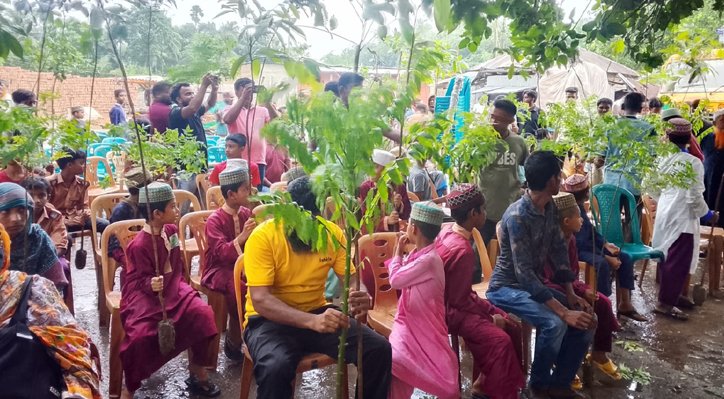 কুষ্টিয়ায় বৃক্ষরোপণ কর্মসূচি অনুষ্ঠিত 2 কুষ্টিয়ায় বৃক্ষরোপণ কর্মসূচি অনুষ্ঠিত 05 2 কুষ্টিয়ায় বৃক্ষরোপণ কর্মসূচি অনুষ্ঠিত