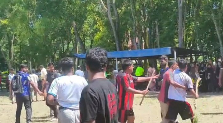 05 22 ইবিতে ফুটবল খেলা নিয়ে দুই বিভাগের সংঘর্ষ, আহত অন্তত ১০ জন