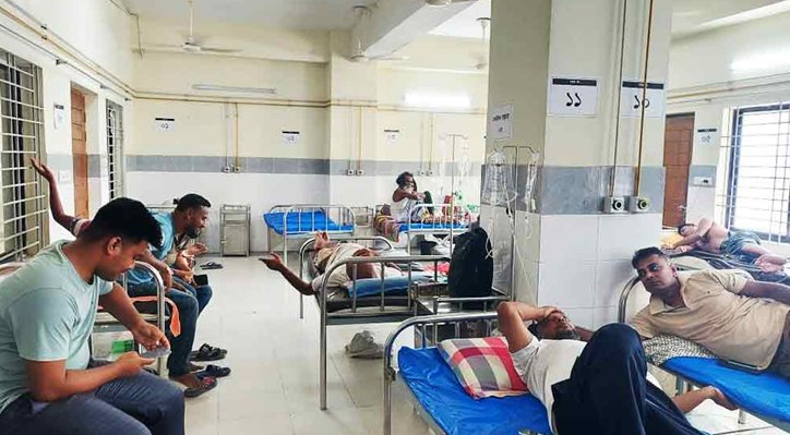 06 20 রাতের খাবার খেয়ে ক্যাম্পের ১০ পুলিশ সদস্য অচেতন, হাসপাতালে ভর্তি