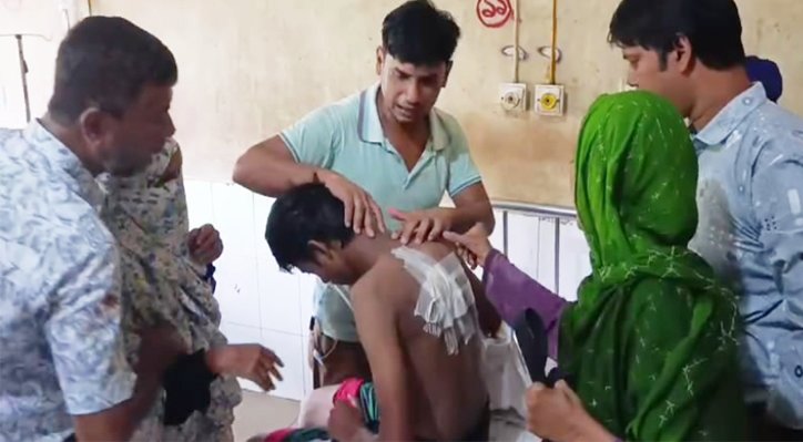 07 3 কাবাডিতে হেরে প্রতিপক্ষের ছুরিকাঘাতে স্কুলছাত্র আহত