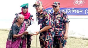 08 16 কুষ্টিয়ায় সাড়ে ৫শ পরিবারের মাঝে বিজিবি’র ত্রাণ বিতরণ