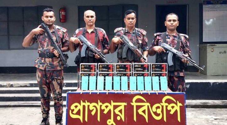 08 21 দৌলতপুর সীমান্তে ভারতীয় ডিসপ্লে ও মাদক উদ্ধার