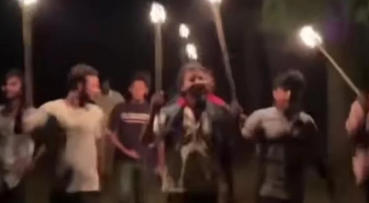 08 কুষ্টিয়ায় গভীর রাতে নিষিদ্ধ ছাত্রলীগের মশাল মিছিল