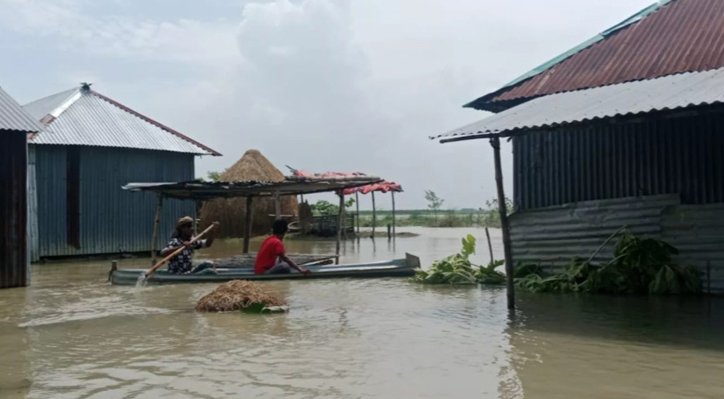 09 19 পদ্মার পানি কমলেও ছড়াচ্ছে রোগবালাই 