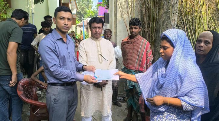 10 16 ভেড়ামারায় অগ্নিকান্ডে বসতবাড়ি ভস্মীভূত