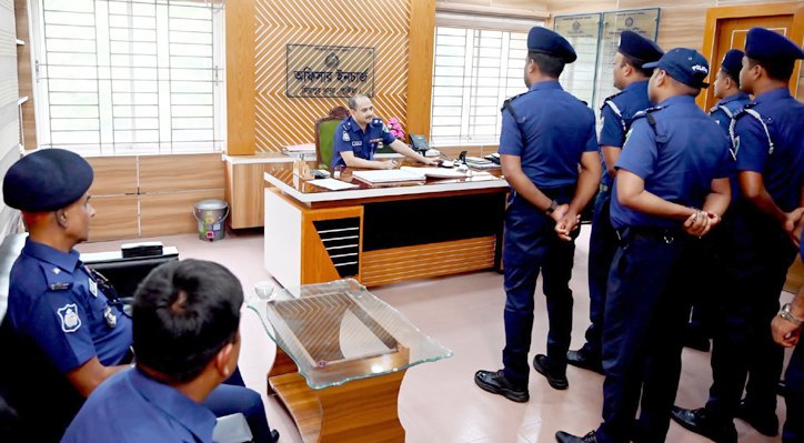 মিরপুর সার্কেল অফিস ও থানা পরিদর্শনে এসপি আমিনুল ইসলাম 2 মিরপুর সার্কেল অফিস ও থানা পরিদর্শনে এসপি আমিনুল ইসলাম 10 5 মিরপুর সার্কেল অফিস ও থানা পরিদর্শনে এসপি আমিনুল ইসলাম