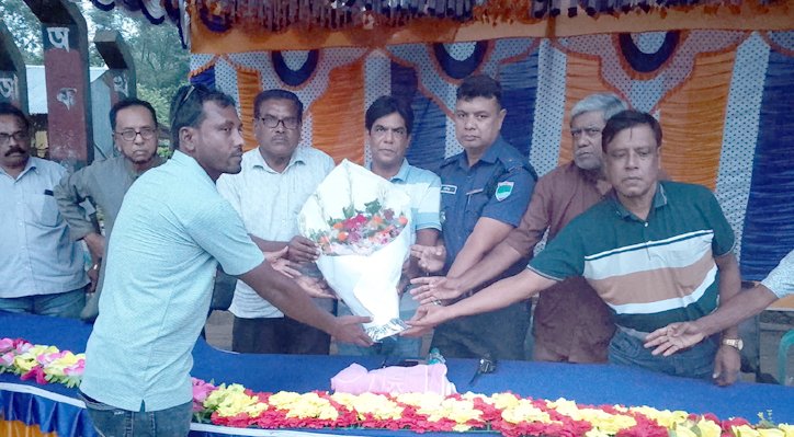 11 9 আব্দালপুরে আরাফাত রহমান কোকো স্মৃতি ফুটবল টুর্নামেন্টের সেমিফাইনাল সম্পন্ন 