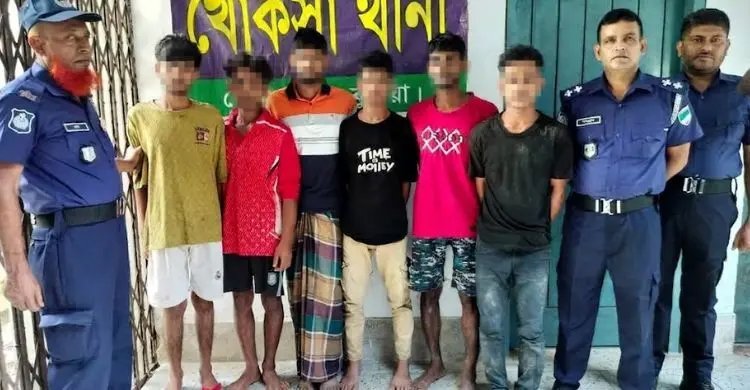 12 10 কচুরিপানার নিচে লুকিয়েও শেষ রক্ষা হলো না ৭ ডাকাতের