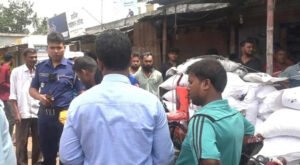 12 19 কুষ্টিয়ায় ভেজাল সার বিক্রির দায়ে ব্যবসায়ীকে জরিমানা