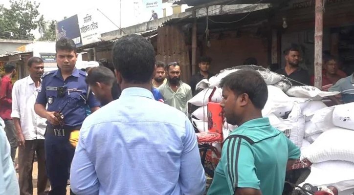 12 19 কুষ্টিয়ায় ভেজাল সার বিক্রির দায়ে ব্যবসায়ীকে জরিমানা