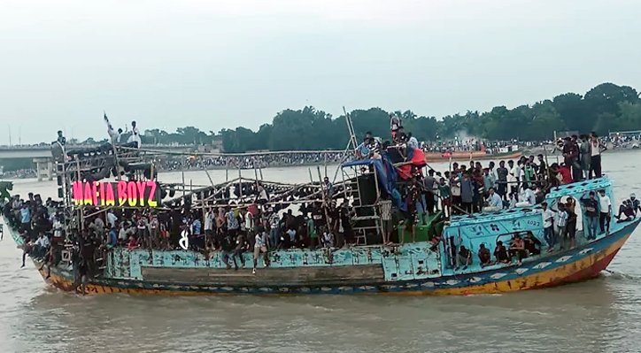 14 5 গড়াই নদীতে উচ্চ শব্দে নাচ-গান, ভোগান্তিতে লাখো মানুষ
