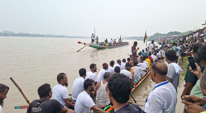 গড়াই নদীতে নৌকা বাইচের সমাপনী দিনেও উৎসবমুখর পরিবেশ 3 গড়াই নদীতে নৌকা বাইচের সমাপনী দিনেও উৎসবমুখর পরিবেশ 15 18 গড়াই নদীতে নৌকা বাইচের সমাপনী দিনেও উৎসবমুখর পরিবেশ