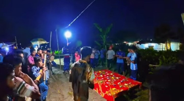 কুমারখালীতে মেলার নামে প্রকাশ্যে জুয়া, ক্ষুব্ধ এলাকাবাসী 2 কুমারখালীতে মেলার নামে প্রকাশ্যে জুয়া, ক্ষুব্ধ এলাকাবাসী 15 23 কুমারখালীতে মেলার নামে প্রকাশ্যে জুয়া, ক্ষুব্ধ এলাকাবাসী