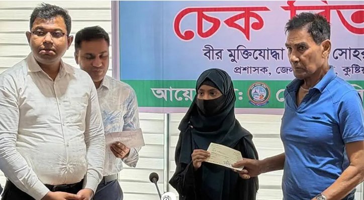15 3 কুষ্টিয়ায় দরিদ্র ও মেধাবী শিক্ষার্থীকে আর্থিক অনুদান