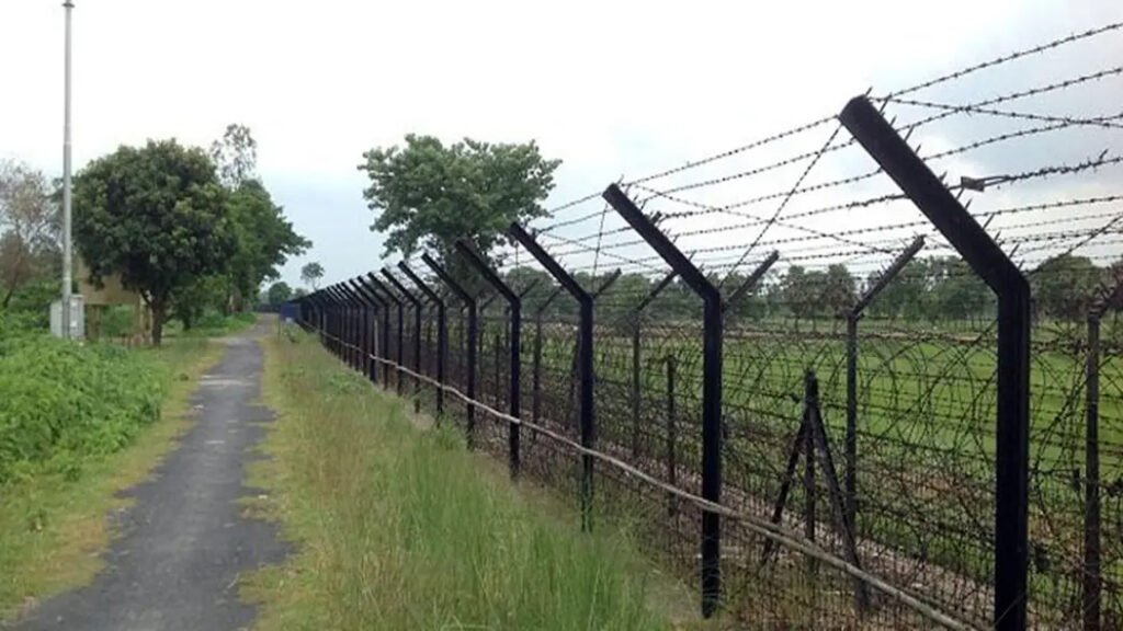16 12 দৌলতপুর সীমান্তে একজনকে পুশইনের চেষ্টা, প্রতিহত করল বিজিবি