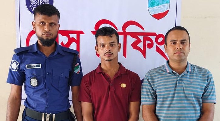 16 23 দৌলতপুরে পিতা হত্যার দায়ে ছেলে গ্রেপ্তার
