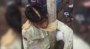 মোবাইল চুরির অপবাদে যুবককে মারধর 17 13 মোবাইল চুরির অপবাদে যুবককে মারধর