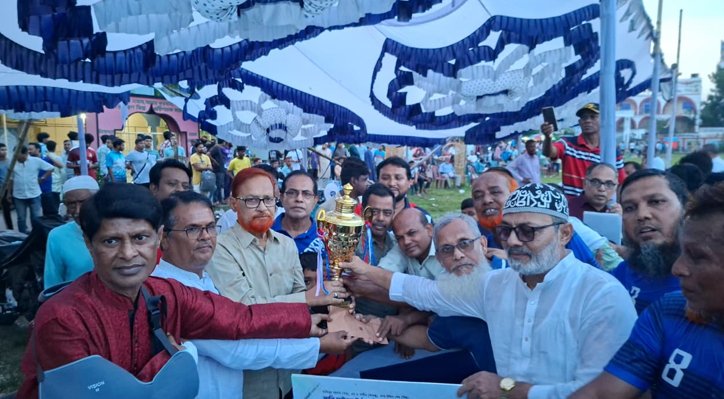 কুষ্টিয়ার তিন ক্রীড়া সংগঠকের স্মৃতিতে ফুটবল টুর্নামেন্টের ফাইনাল খেলা 2 কুষ্টিয়ার তিন ক্রীড়া সংগঠকের স্মৃতিতে ফুটবল টুর্নামেন্টের ফাইনাল খেলা 17 4 কুষ্টিয়ার তিন ক্রীড়া সংগঠকের স্মৃতিতে ফুটবল টুর্নামেন্টের ফাইনাল খেলা