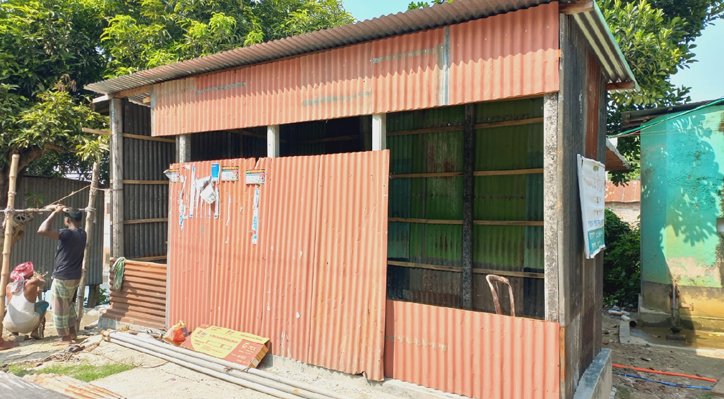 19 10 খোকসা স্টেশনে রাতের আঁধারে দোকান নির্মাণ!