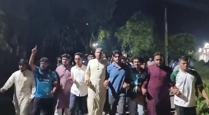 20 সরকারি চাকরির ভাইভায় নম্বর বাড়ানোর প্রতিবাদে ইবিতে বিক্ষোভ