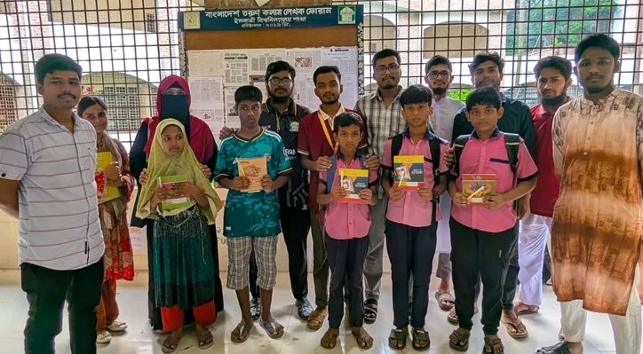 ইবিতে শিশুদের মাঝে শিক্ষা উপকরণ বিতরণ লেখক ফোরামের 3 ইবিতে শিশুদের মাঝে শিক্ষা উপকরণ বিতরণ লেখক ফোরামের 21 1 ইবিতে শিশুদের মাঝে শিক্ষা উপকরণ বিতরণ লেখক ফোরামের