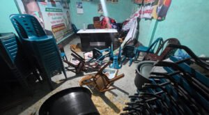22 2 কৃষকদলের কার্যালয়ে হামলা-ভাঙচুর