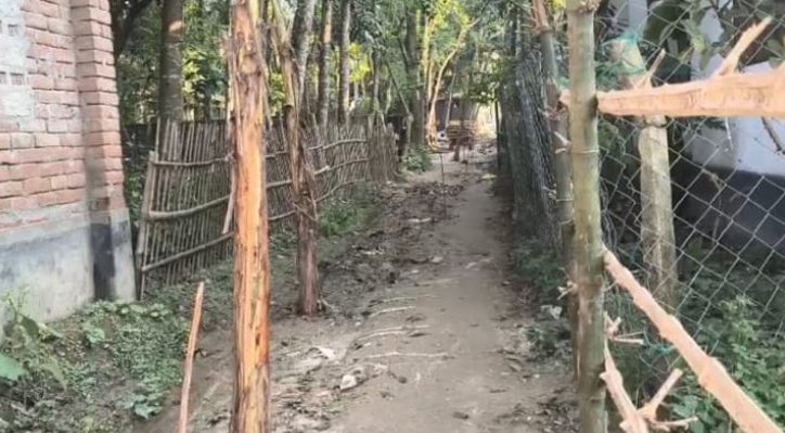 দৌলতপুরে প্রভাবশালীদের বিরুদ্ধে রাস্তা বন্ধের অভিযোগ 2 দৌলতপুরে প্রভাবশালীদের বিরুদ্ধে রাস্তা বন্ধের অভিযোগ 02 14 দৌলতপুরে প্রভাবশালীদের বিরুদ্ধে রাস্তা বন্ধের অভিযোগ