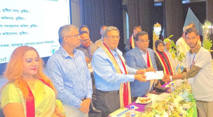 কুষ্টিয়ায় দরিদ্র ও মেধাবীদের শিক্ষাবৃত্তি প্রদান 2 কুষ্টিয়ায় দরিদ্র ও মেধাবীদের শিক্ষাবৃত্তি প্রদান 02 24 কুষ্টিয়ায় দরিদ্র ও মেধাবীদের শিক্ষাবৃত্তি প্রদান