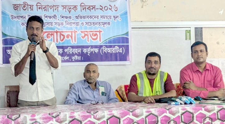 04 13 কুমারখালী পাইলট বালিকা বিদ্যালয়ে সড়ক নিরাপত্তা বিষয়ক আলোচনা 