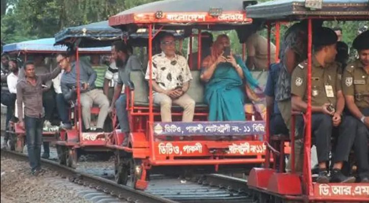 05 22 সরকারি সফরের নামে স্ত্রীকে নিয়ে ভ্রমণে রেল সচিব