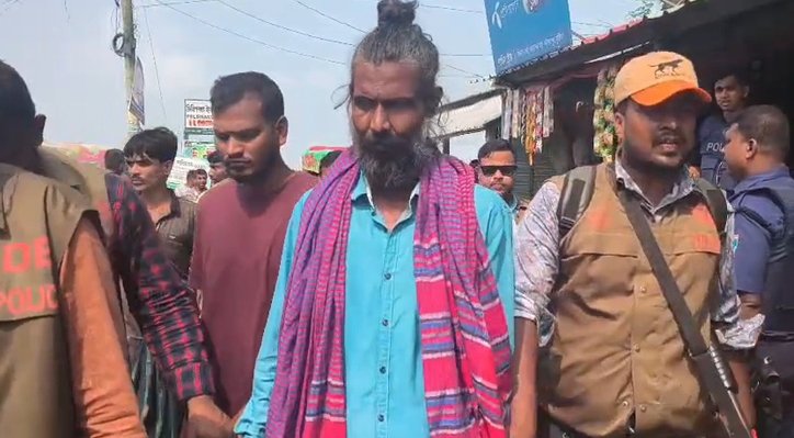 05 9 পদ্মার চরে পুলিশের সাঁড়াশি অভিযান, গ্রেপ্তার ২৪