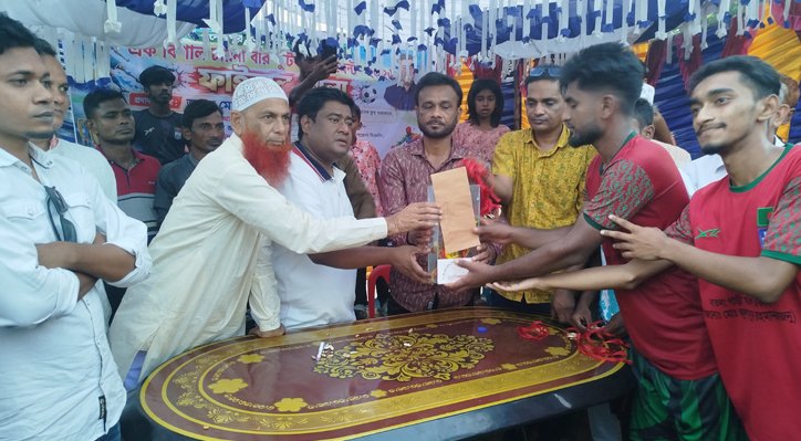 07 16 খোকসায় চায়না বার ফুটবল টুর্নামেন্টের ফাইনাল খেলা অনুষ্ঠিত