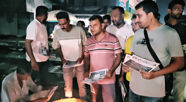 07 19 কুষ্টিয়ায় অপপ্রচারের বিরুদ্ধে স্বেচ্ছাসেবক দলের লিফলেট বিতরণ