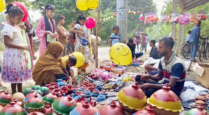 07 20 যৌলুশ হারিয়েছে কুমারখালীর শতবর্ষী মন্দিরের আড়ং