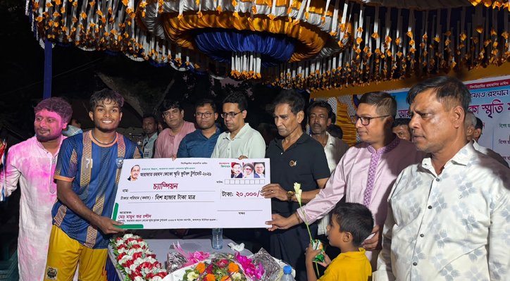 08 2 আরাফাত রহমান কোকো স্মৃতি ফুটবল টুর্নামেন্ট’র ফাইনাল খেলা অনুষ্ঠিত 