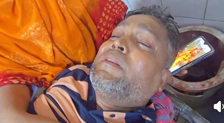 08 5 বাড়ি ফেরার পথে শিক্ষককে মারধর