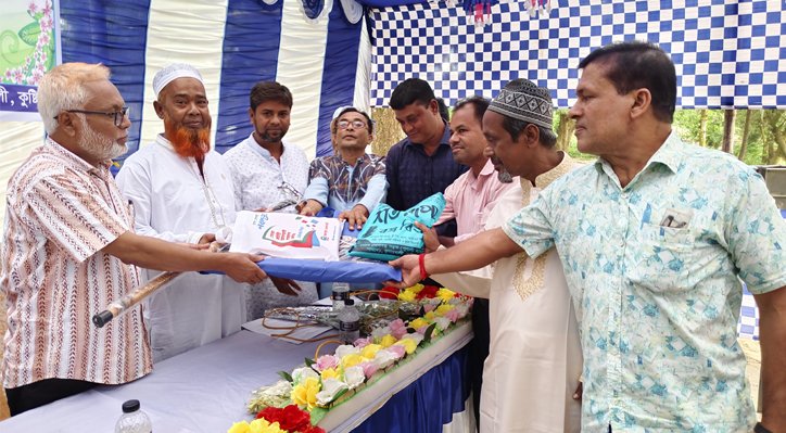 কুমারখালীর মনসুর আলীকে সহকর্মীদের সংবর্ধনা 3 কুমারখালীর মনসুর আলীকে সহকর্মীদের সংবর্ধনা 09 10 কুমারখালীর মনসুর আলীকে সহকর্মীদের সংবর্ধনা