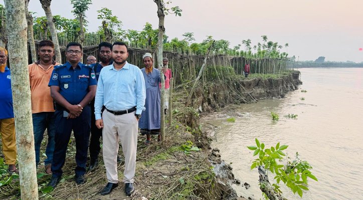 10 3 আড়কান্দিতে পদ্মা নদীর তীব্র ভাঙন