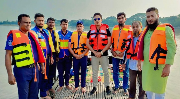 11 10 ভেড়ামারায় পদ্মা নদীতে অভিযান, নিষিদ্ধ জাল জব্দ
