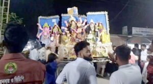 11 20 প্রতিমা বিসর্জনে শেষ হলো দুর্গোৎসব