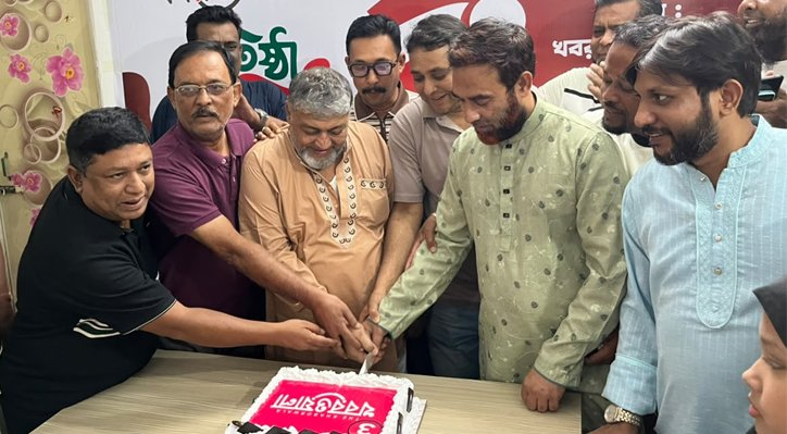 দৈনিক খবরওয়ালার ৩য় প্রতিষ্ঠাবার্ষিকী পালিত 3 দৈনিক খবরওয়ালার ৩য় প্রতিষ্ঠাবার্ষিকী পালিত 12 2 দৈনিক খবরওয়ালার ৩য় প্রতিষ্ঠাবার্ষিকী পালিত