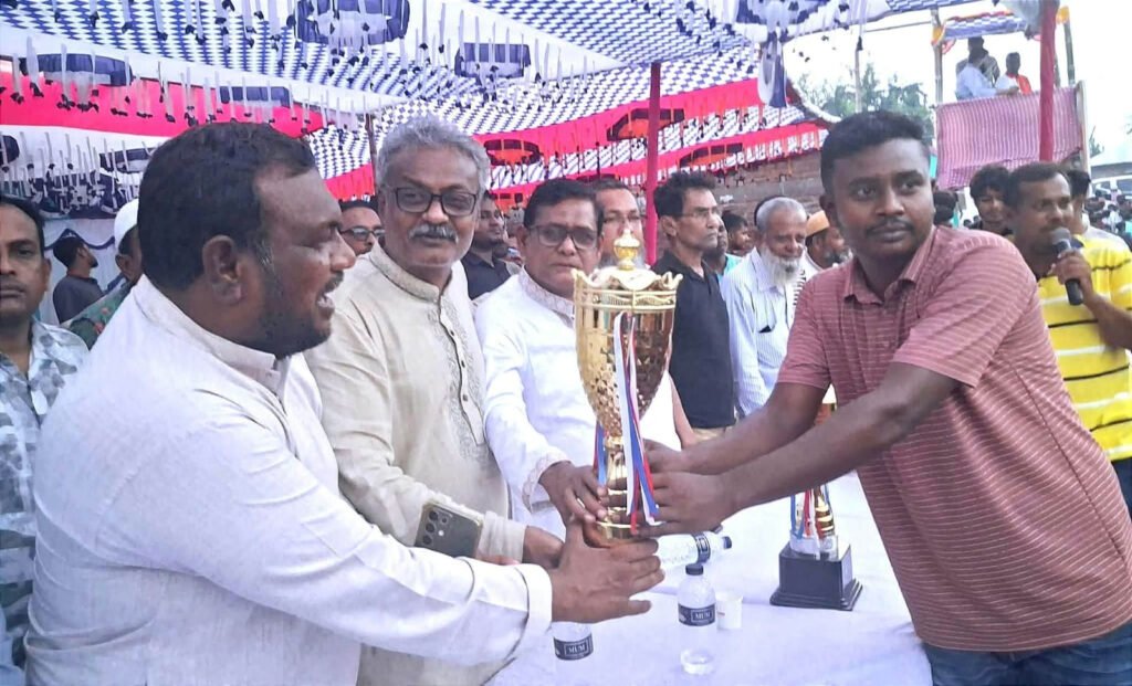 12 29 মাদকবিরোধী প্রীতি ফুটবল টুর্নামেন্টে পোড়াদহ ওয়ান্ডার্স ক্লাবের জয়