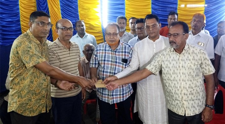 13 17 কুমারখালীতে বিভিন্ন পূজামণ্ডপ পরিদর্শন ও আর্থিক সহায়তা 