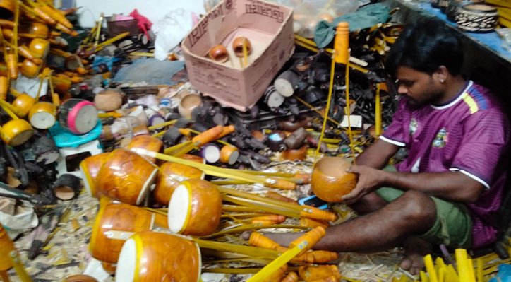 15 11 লালন সাঁইয়ের স্মরণোৎসব ঘিরে তৈরি হচ্ছে হাজারো একতারা
