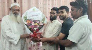 16 4 ডাঃ এস আর খানকে ফুলেল শুভেচ্ছা জানালো কুষ্টিয়া ডায়াবেটিক সমিতি