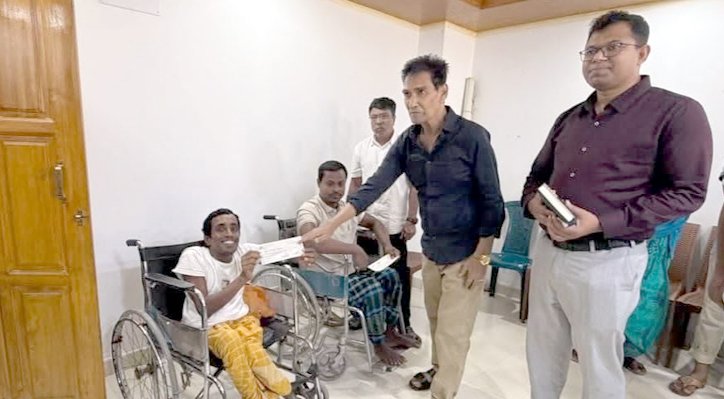 17 2 কুষ্টিয়ায় দুস্থ ও অসহায়দের পাশে জেলা পরিষদ