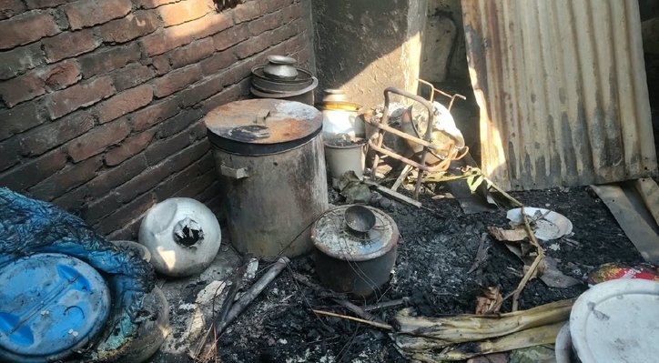 18 14 ভয়াবহ অগ্নিকাণ্ডে দুই বাড়ি ও পাটের গোডাউন পুড়ে ছাই